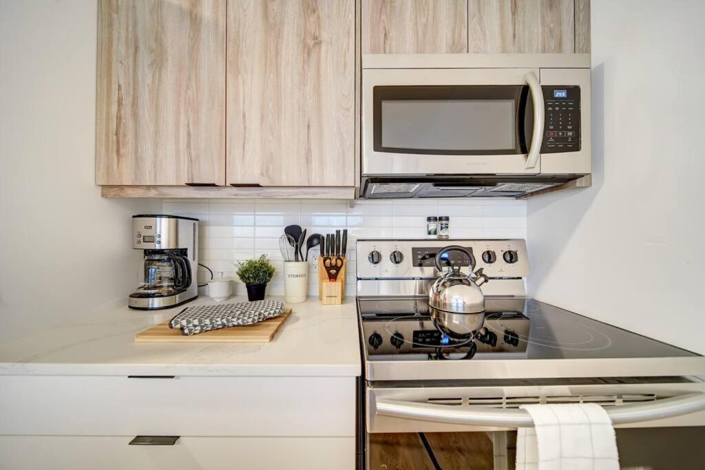 Luxurious Modern 2Br Condo Sleeps 5 Coffee, Ac, Wifi Halifax Eksteriør bilde