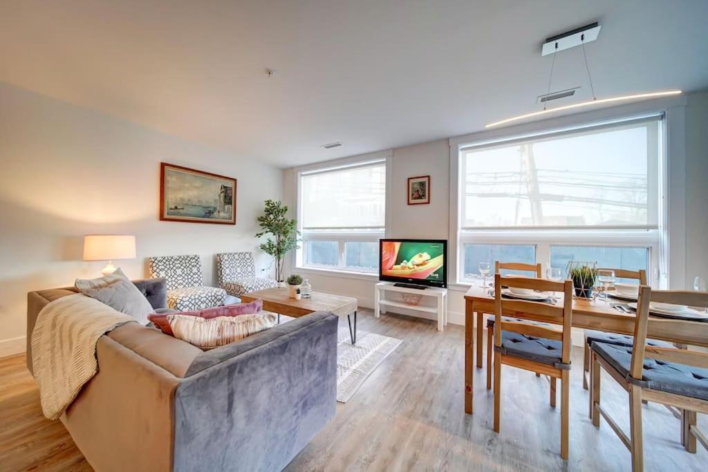 Luxurious Modern 2Br Condo Sleeps 5 Coffee, Ac, Wifi Halifax Eksteriør bilde