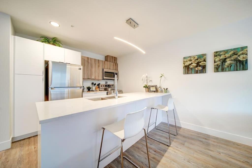 Luxurious Modern 2Br Condo Sleeps 5 Coffee, Ac, Wifi Halifax Eksteriør bilde