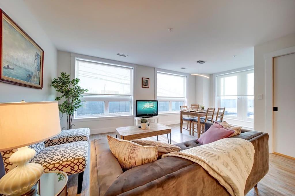 Luxurious Modern 2Br Condo Sleeps 5 Coffee, Ac, Wifi Halifax Eksteriør bilde