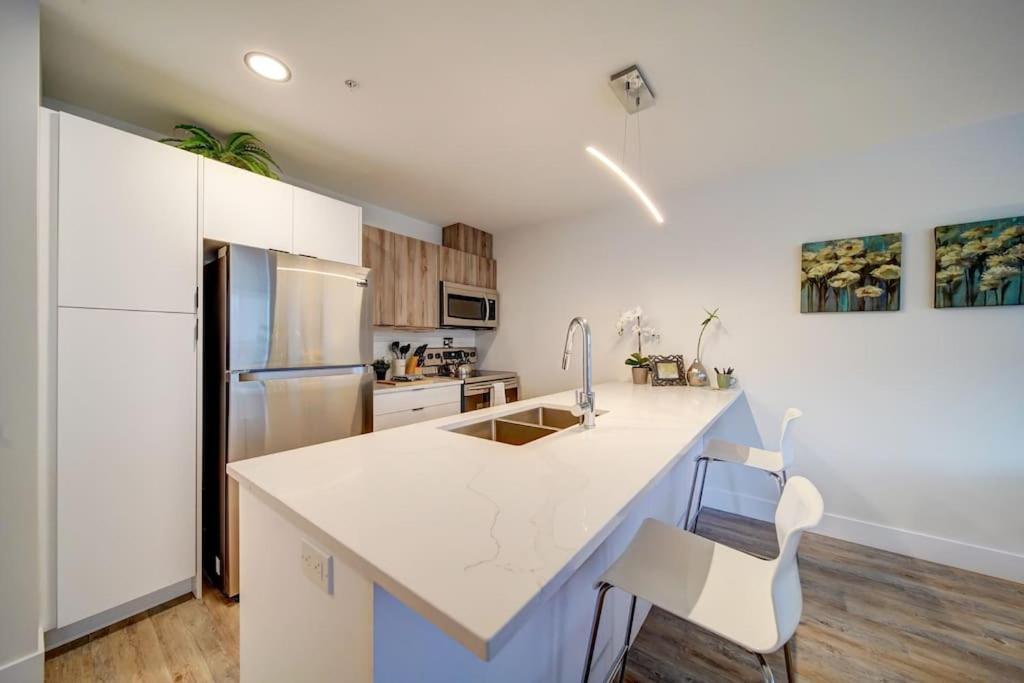 Luxurious Modern 2Br Condo Sleeps 5 Coffee, Ac, Wifi Halifax Eksteriør bilde