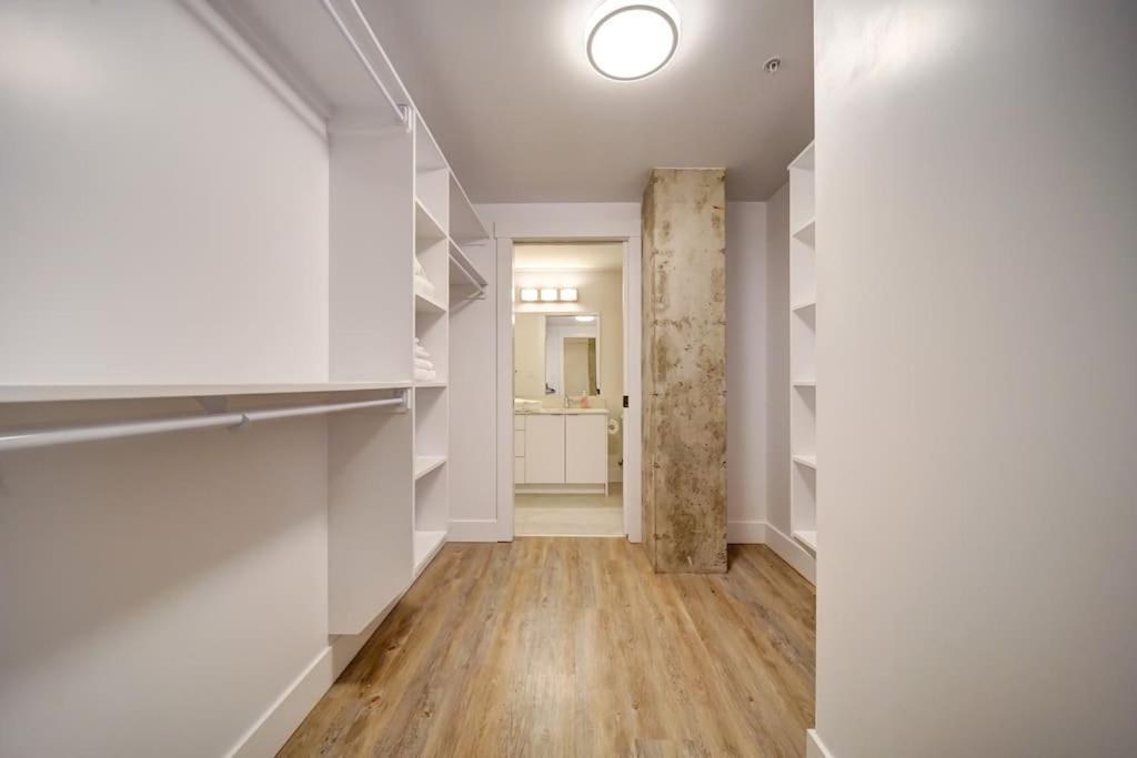 Luxurious Modern 2Br Condo Sleeps 5 Coffee, Ac, Wifi Halifax Eksteriør bilde