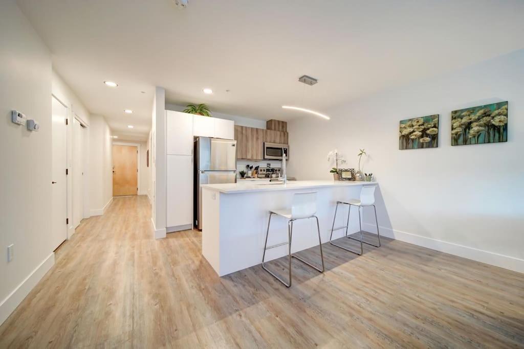 Luxurious Modern 2Br Condo Sleeps 5 Coffee, Ac, Wifi Halifax Eksteriør bilde